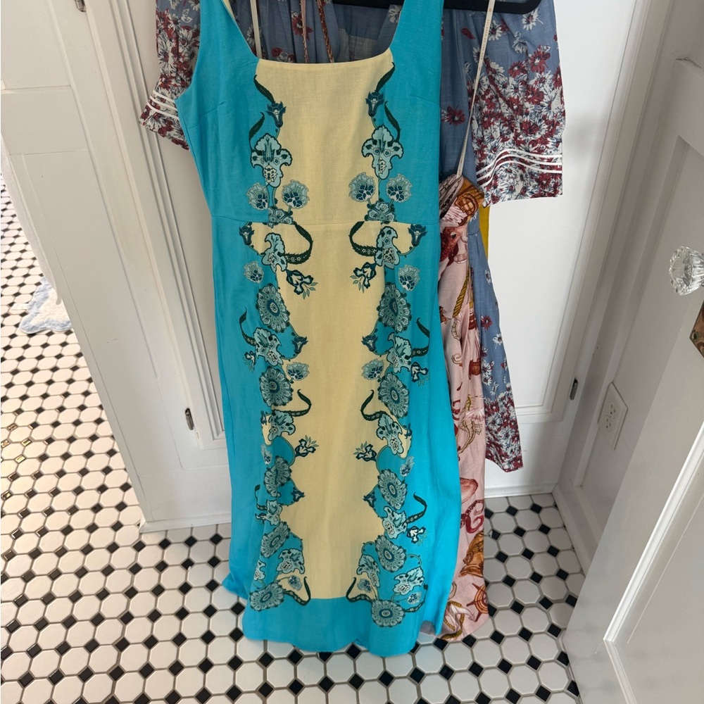 Chic Floral Maxi Dress in Blue and Cream